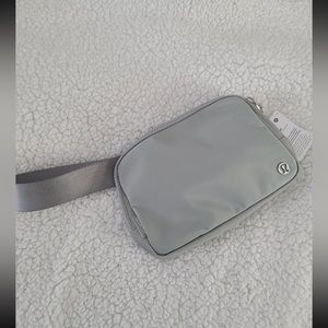 Lululemon NEW Large Everywhere Belt Bag 2L SILVER DROP